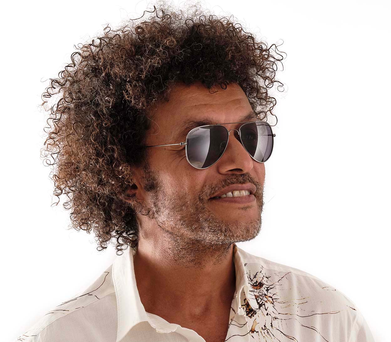 Male model wearing Uber (Gunmetal) classic aviator style sunglasses with large, grey tinted lenses and slender gunmetal frame.