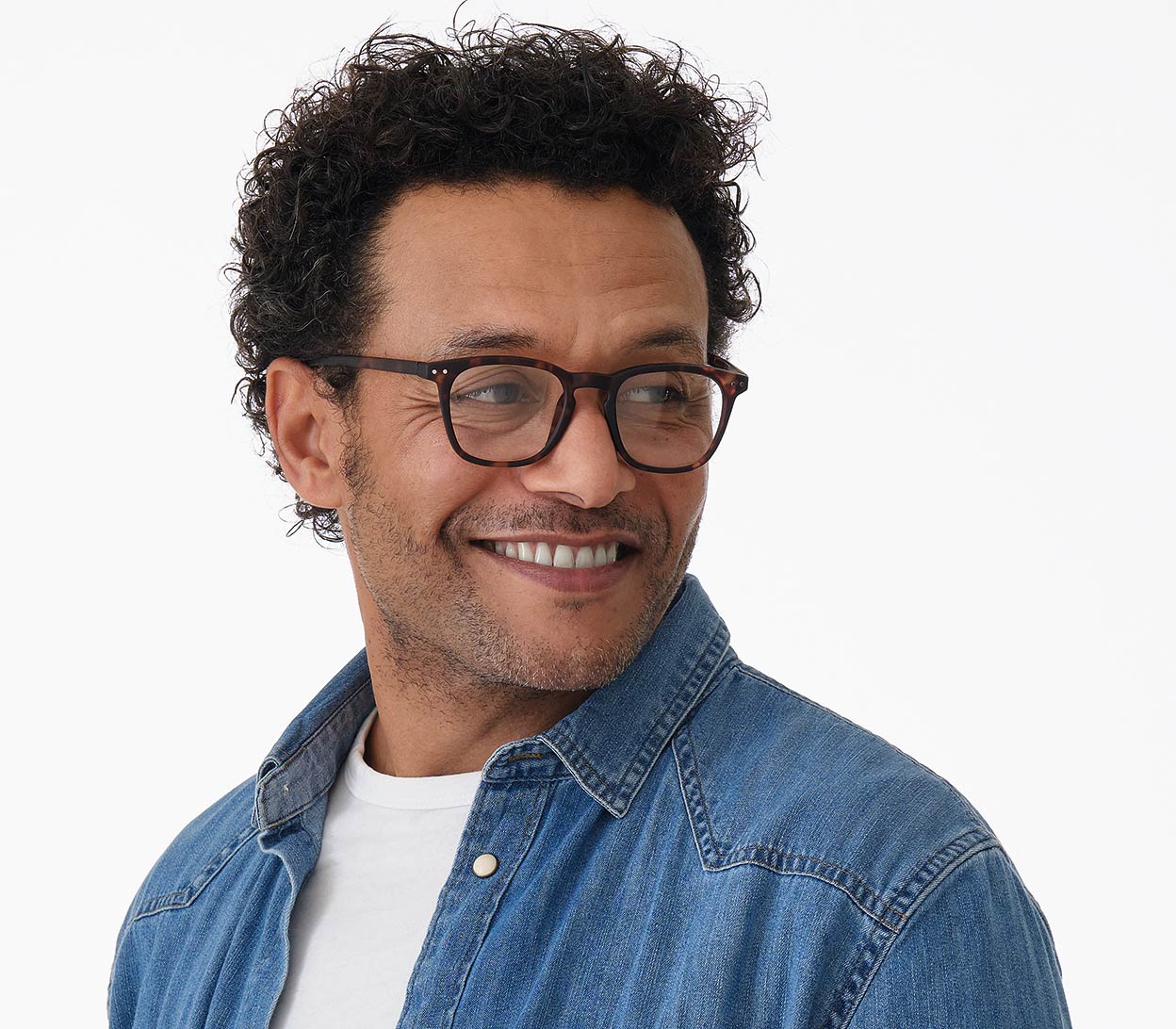 Male model wearing Scholar (Tortoiseshell) retro unisex reading glasses with large oval shaped lenses, slender deep tortoiseshell frame and rivet details.