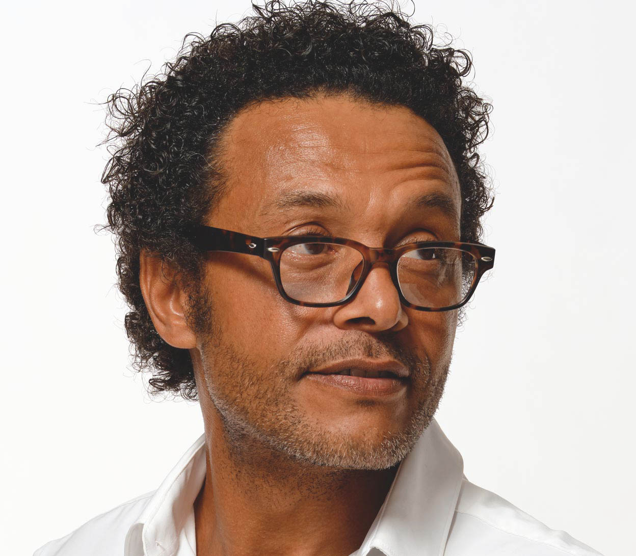 Male model wearing Woody (Tortoiseshell) retro wayfarer style reading glasses with a dark tortoiseshell frame and rivet details.