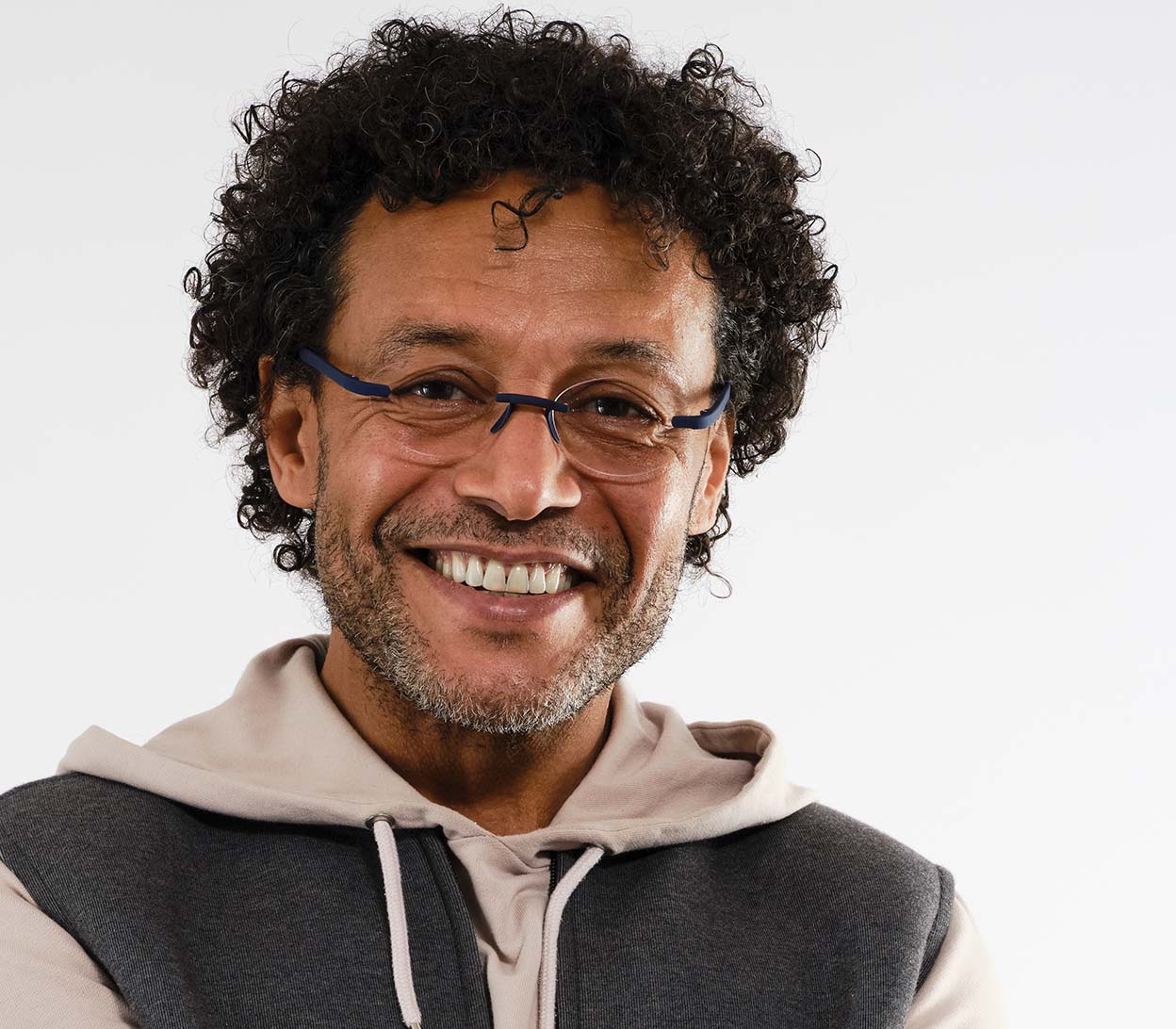 Male model wearing Jelli Solo (Blue) round, rimless reading glasses with soft touch finish, deep blue details.