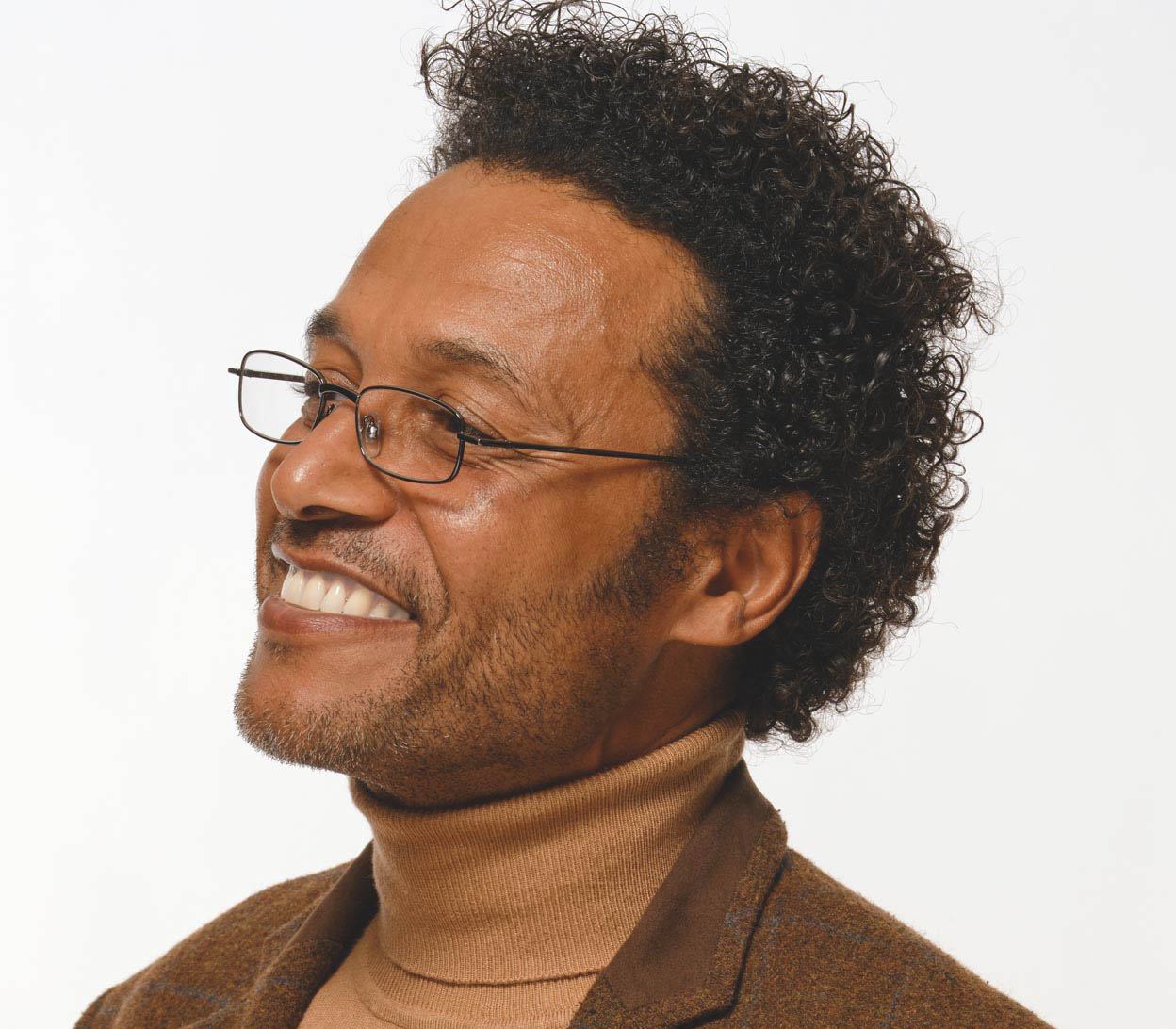 Male model wearing Shuffle (Gunmetal) classic rectangular shape reading glasses. Slender metal frames and adjustable nose pads.