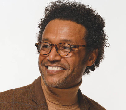 Male model wearing Espresso (Tortoiseshell) retro reading glasses with matt tortoiseshell frames and round lenses.